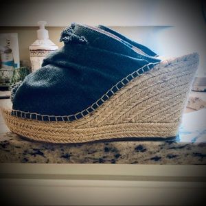 KENNETH COLE WEDGED ESPADRILLES